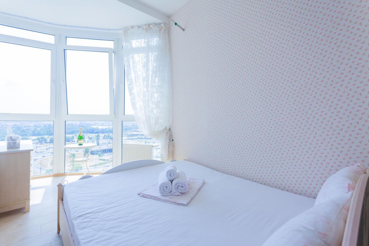 Stylish Views Apartments In The Parasol. Parus .Obolonskaya Embankment キエフ エクステリア 写真